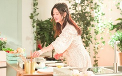Dù nấu ăn, Triệu Vy vẫn như nữ thần ở tuổi 42