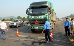 Một tuần, xử lý 48 xe quá tải trên cao tốc Nội Bài-Lào Cai