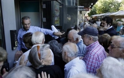 Hy Lạp vỡ nợ, bước một chân khỏi Eurozone