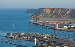 Trung Quốc thuê cảng Pakistan, láng giềng “giật mình”