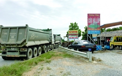 Phá rào, mở quán dọc cao tốc Nội Bài - Lào Cai