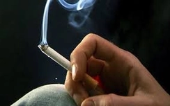 Trẻ hít khói thuốc lá dễ mắc bệnh hô hấp