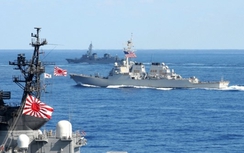 Tàu vũ trang Trung Quốc áp sát quần đảo tranh chấp với Nhật