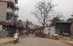 Hà Nội: Đường dẫn cầu tắc vì vướng... 2 hộ dân