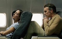 Tranh cãi gay gắt khi kích cỡ ghế máy bay ngày càng hẹp