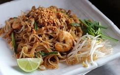 Ăn “phở xào kiểu Thái” trên đất Việt
