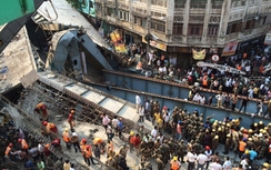 Ấn Độ: Nghi ngờ tham nhũng trong vụ sập cầu 26 người chết