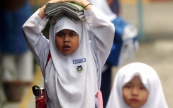 Gần 100.000 học sinh Malaysia phải nghỉ học vì nắng nóng