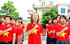 Hành trình thiện nguyện quanh thế giới của “cô bé Quốc ca” 11 tuổi