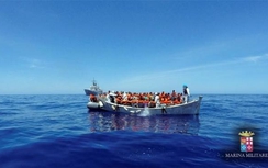 Italy cứu sống hơn 3.200 người di cư trên biển