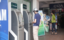 Lo khó kiểm soát trẻ dùng thẻ ATM