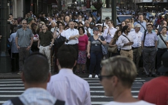 Đường phố New York quá tải vì người… đi bộ