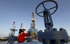 OPEC cắt giảm sản lượng, giá dầu bật tăng