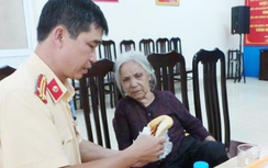 Hà Nội: CSGT giúp cụ bà đi lạc 10 ngày về nhà