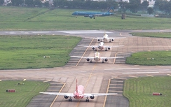 Sân bay Tân Sơn Nhất đóng cửa một đường băng vì sét đánh hỏng