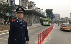 Hà Nội: Bắt đầu lắp dải phân cách cho buýt nhanh