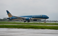 Máy bay Vietnam Airlines hạ cánh khẩn cấp cứu 2 hành khách