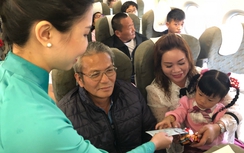 Vietnam Airlines lì xì may mắn hành khách chuyến bay đầu năm mới