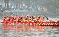Cận cảnh lễ hội bơi chải thuyền rồng đầu tiên tại Hồ Tây
