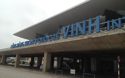 Vụ xâm nhập sân bay Vinh: 4 nhân viên bị rút giấy phép