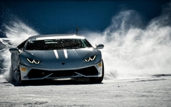Video: Lái thử siêu xe Lamborghini trên mặt băng tuyết