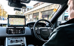 Jaguar Land Rover lần đầu thử nghiệm tính năng tự lái xe