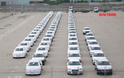 Lượng ô tô nhập khẩu sụt giảm kỷ lục