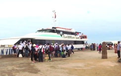 "Giải cứu" thành công 2.000 người bị mắc kẹt trên đảo Lý Sơn