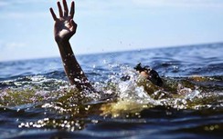 Một học sinh lớp 10 bị sóng biển cuốn mất tích