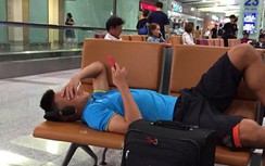 U22 Việt Nam vạ vật ở sân bay vì chuyến bay bị hoãn