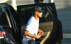 Neymar vượt qua kiểm tra y tế với PSG, Barca xóa sạch hình ảnh