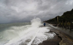 Diễn biến mới nhất về siêu bão Melor đang đổ bộ vào Biển Đông