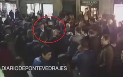 Thanh niên 17 tuổi đấm thẳng mặt Thủ tướng Tây Ban Nha nói gì?