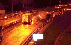 Tài xế bị xe tải của mình cán chết trên cầu Mỹ Thuận
