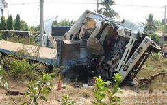 Bình Phước: Xe tải đâm xe đầu kéo, 3 người thiệt mạng