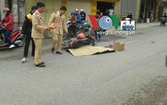 Máy xúc cán chết người trên đường phố Hà Nội