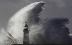 Tin siêu bão Meranti mới nhất: Liên tục đổi hướng