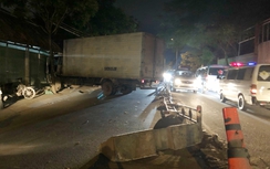 Kinh hoàng ô tô tải 5 tấn mất lái đâm sập nhà dân