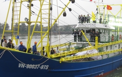 Bàn giao tàu vỏ thép trị giá gần 12 tỷ đồng cho ngư dân