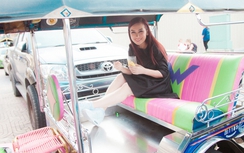 Phi Nhung giản dị đi thuyền và xe tuk tuk tại Thái Lan