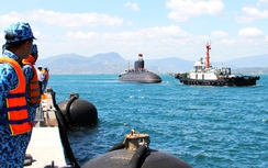 Tàu ngầm Kilo 184 Hải Phòng cập cảng Cam Ranh
