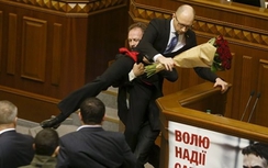Ukraine: Thủ tướng bị "lôi ra khỏi bục", nghị sỹ hỗn chiến