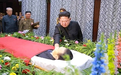 Kim Jong-Un đau buồn trong đám tang của đồng chí "không thể thay thế"