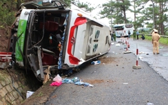 Tin TNGT mới nhất: Đèo Prenn xe khách "chui", 5 người thoát chết