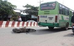 Vượt đèn vàng, xe buýt tông nam thanh niên tử vong tại chỗ