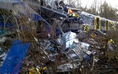 Đức: Tàu hỏa đâm nhau kinh hoàng, 150 người thương vong