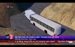 Video mô phỏng xe tải dìu xe khách thoát hiểm trên đèo Bảo Lộc