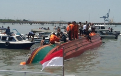 Lật thuyền khiến 8 người chết, 13 người mất tích tại Indonesia