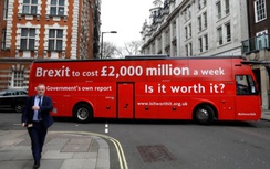 Xe bus vận động chống Brexit mắc kẹt tại London