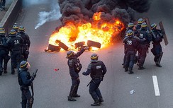 VIDEO: Biểu tình ngày 1/5 tại Pháp hỗn loạn vì bạo lực